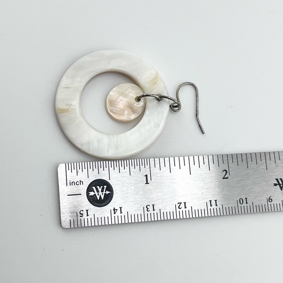 LOT of 3 vintage 80s drop hoop geo earrings shell, tortoise acrylic, plastic - Picture 4 of 7